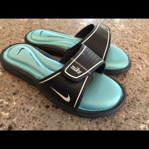 Nike Shoes - Women’s NIKE cushioned slide sandals Nike Shoes - Women’s NIKE cushioned slide sandals